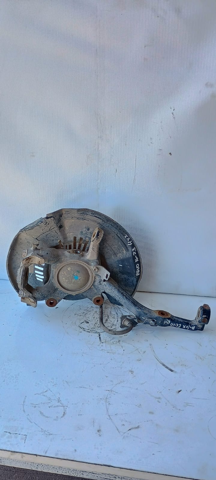 Muñon delantero derecho toyota hilux