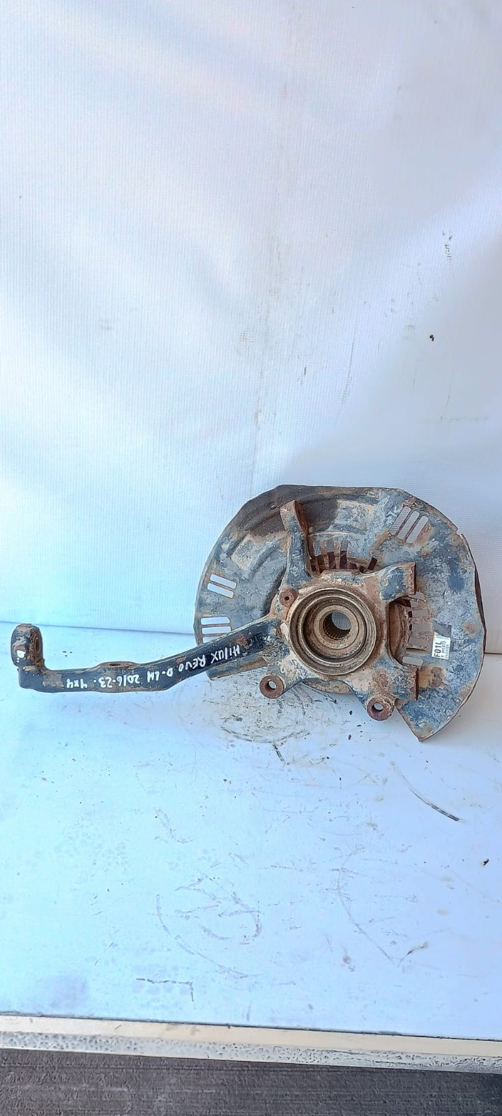 Muñon delantero derecho toyota hilux