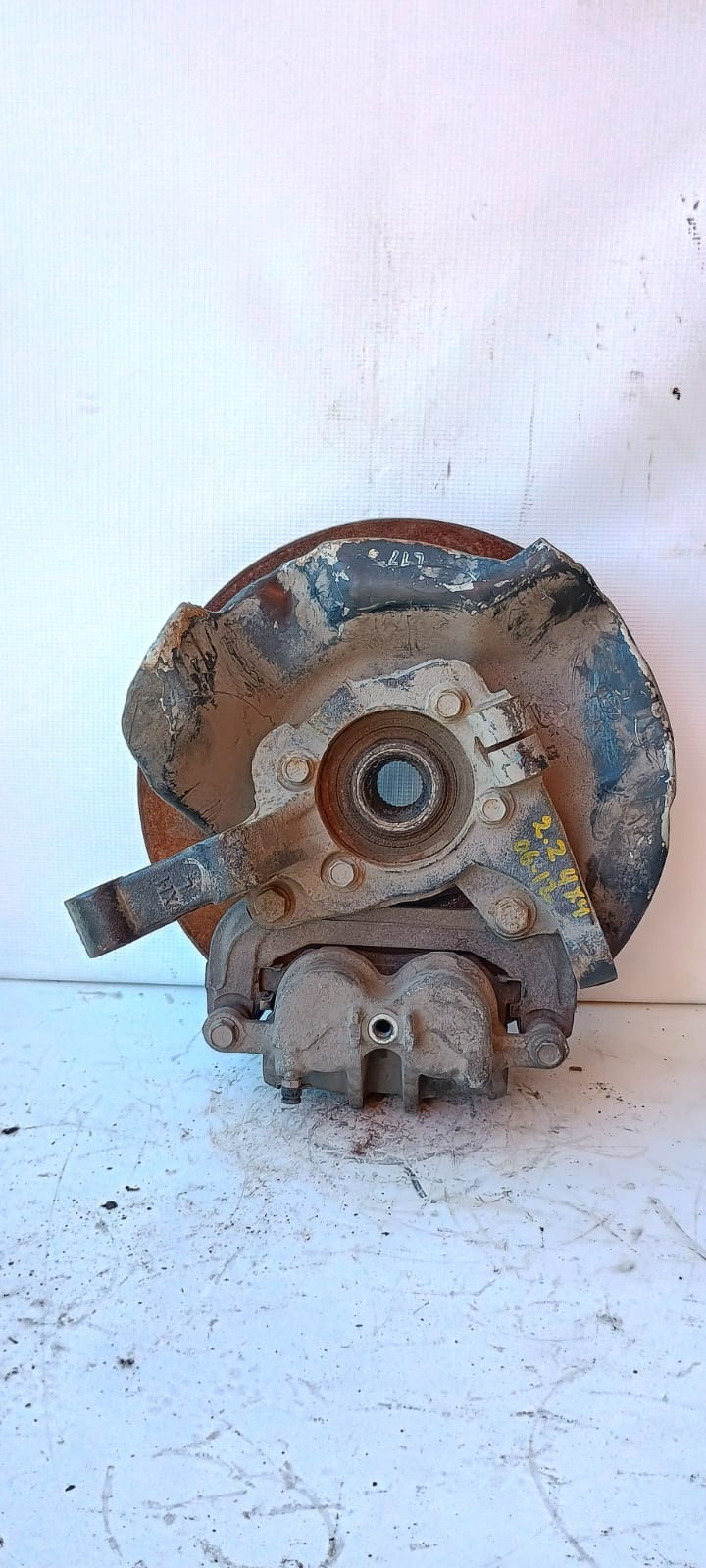 Muñon delantero izquierdo hyundai santa fe