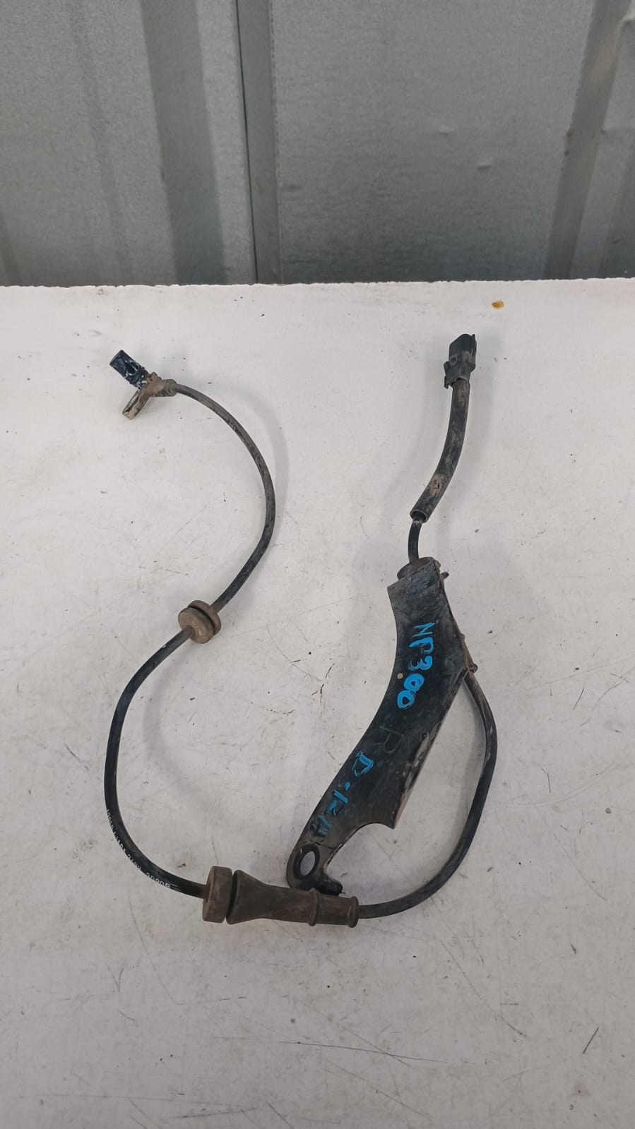 Sensor abs delantero derecho nissan np300