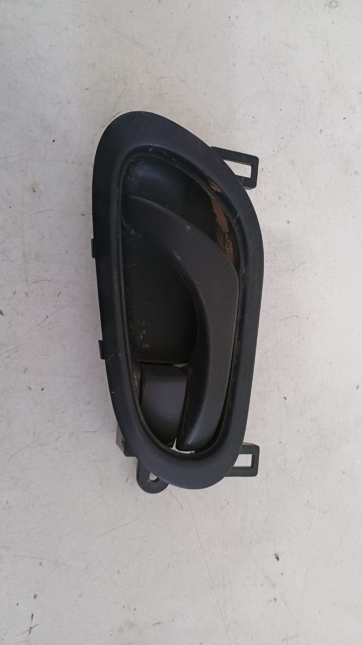 Manilla interior trasera izquierda nissan np300