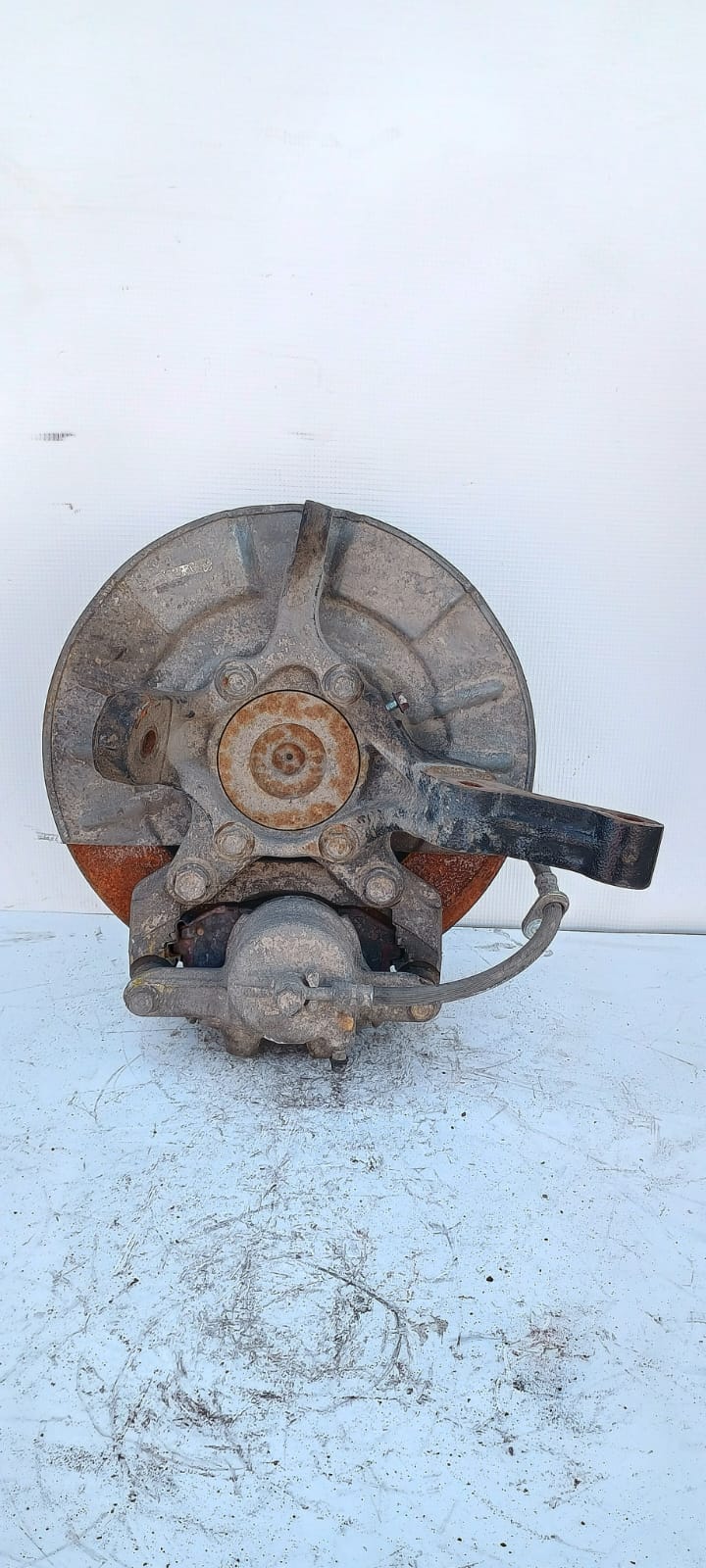 Muñon delantero derecho suzuki grand nomade