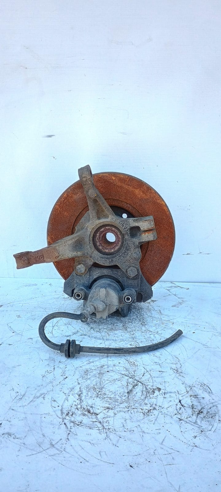 Muñon delantero derecho renault symbol