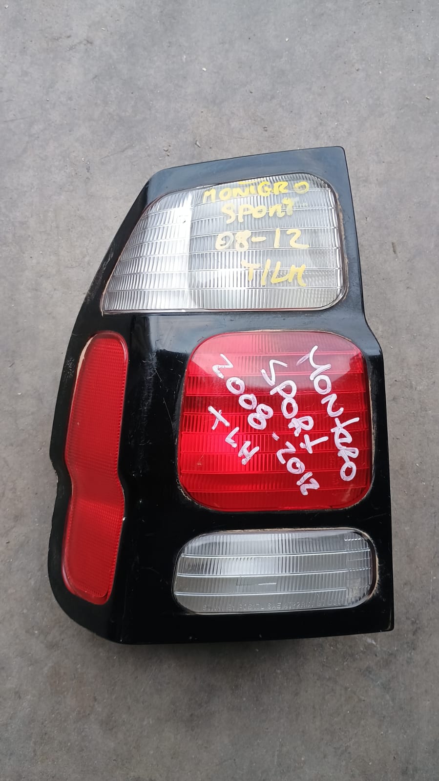 Foco trasero izquierdo mitsubishi montero sport g2