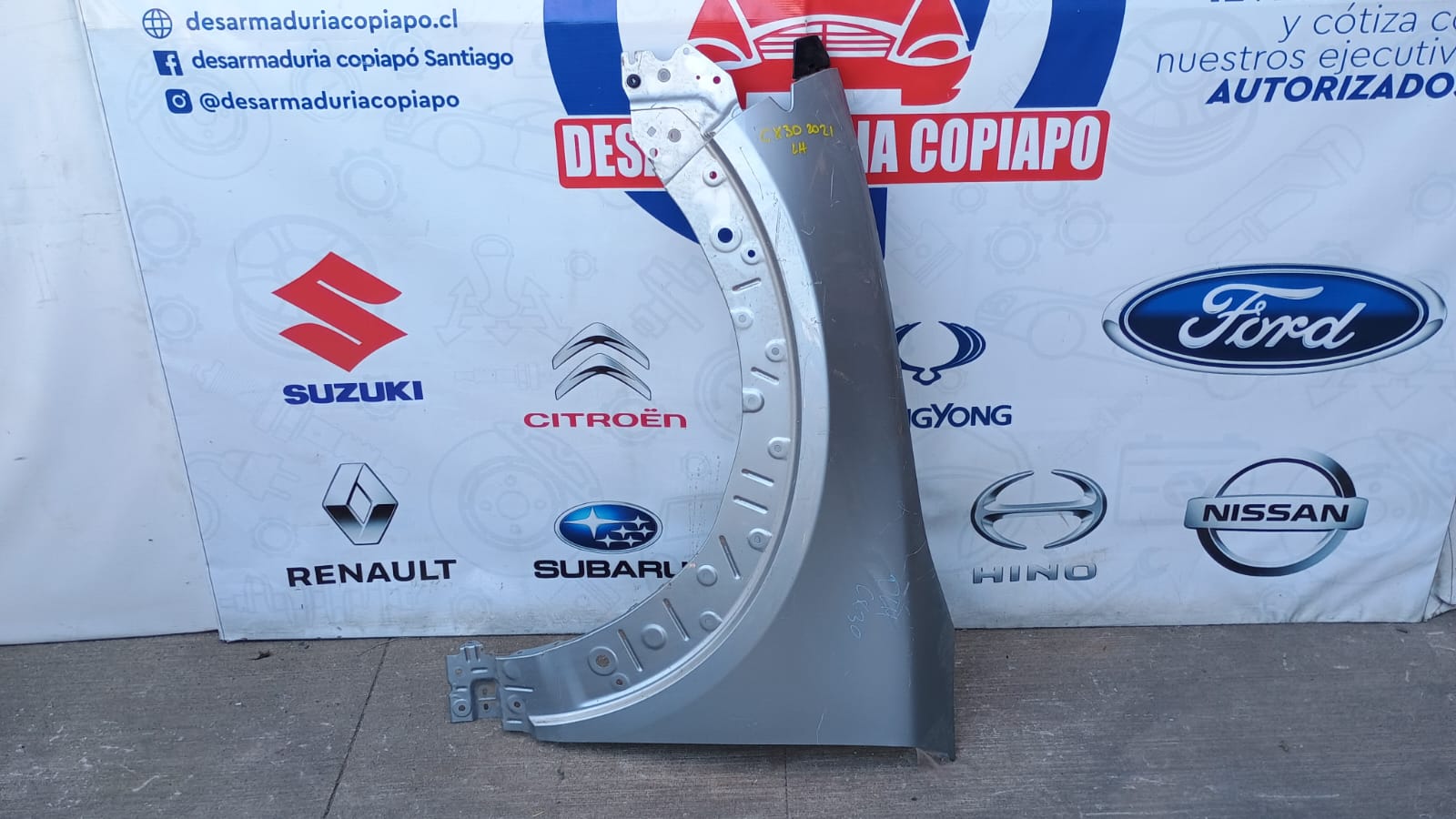 Tapabarro izquierdo mazda cx30