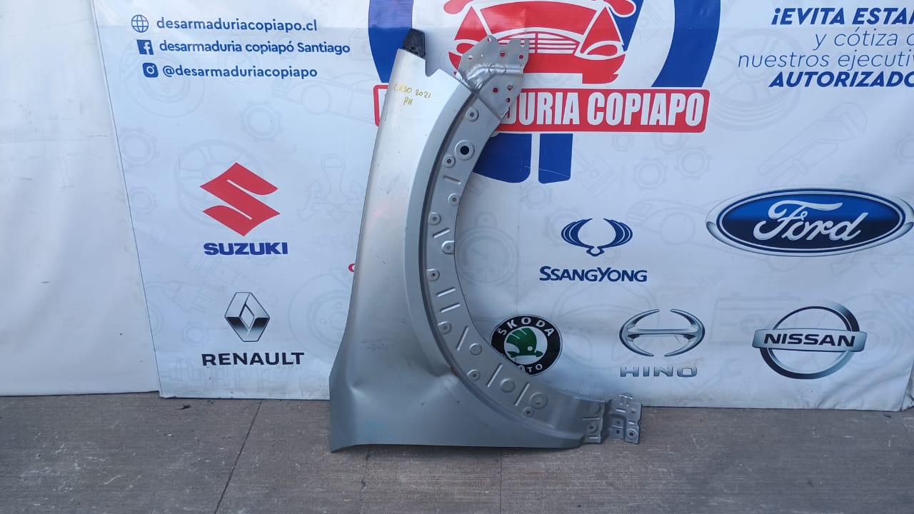 Tapabarro derecho mazda cx30