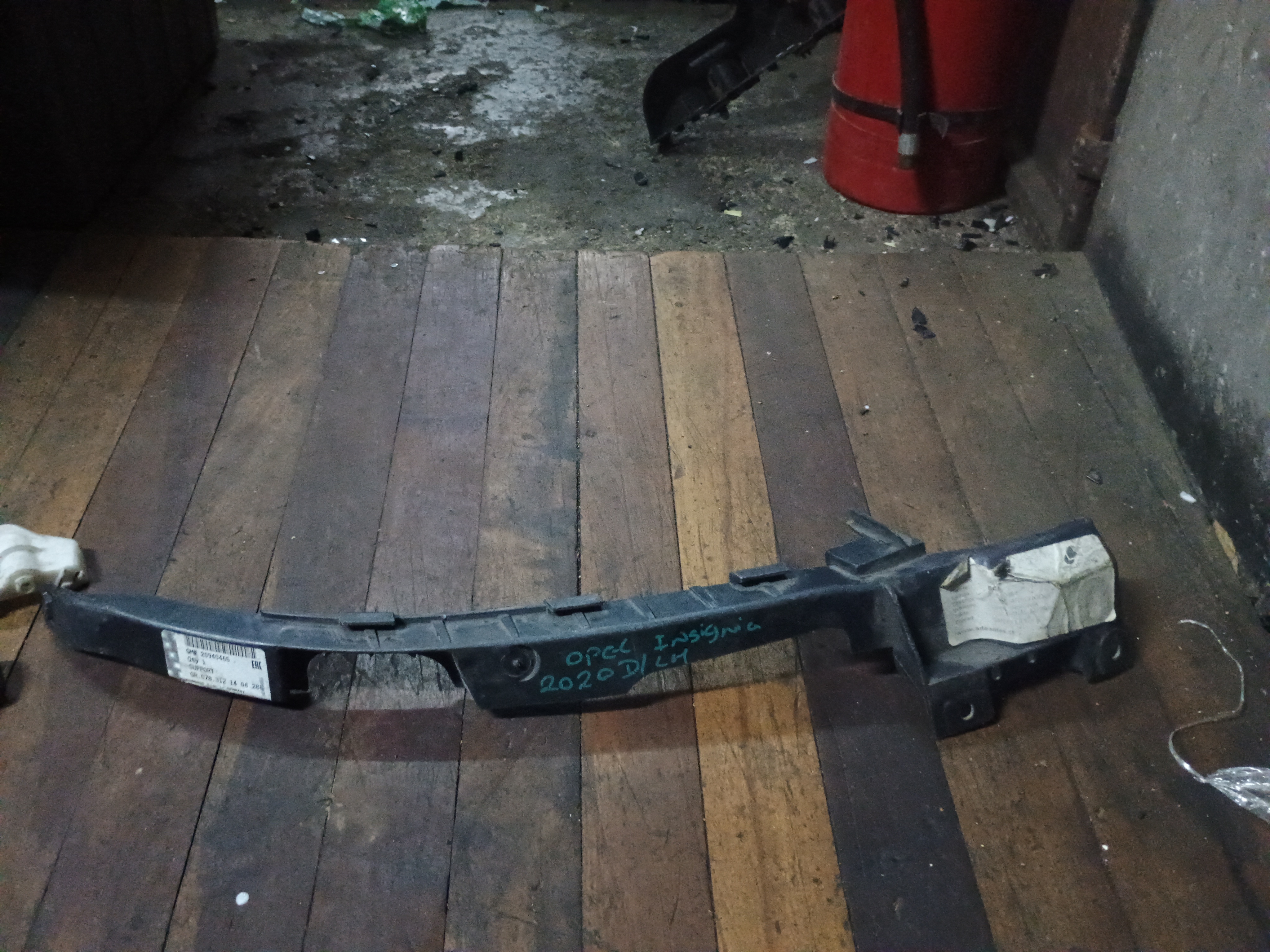 Mensula de tapabarro izquierdo opel astra