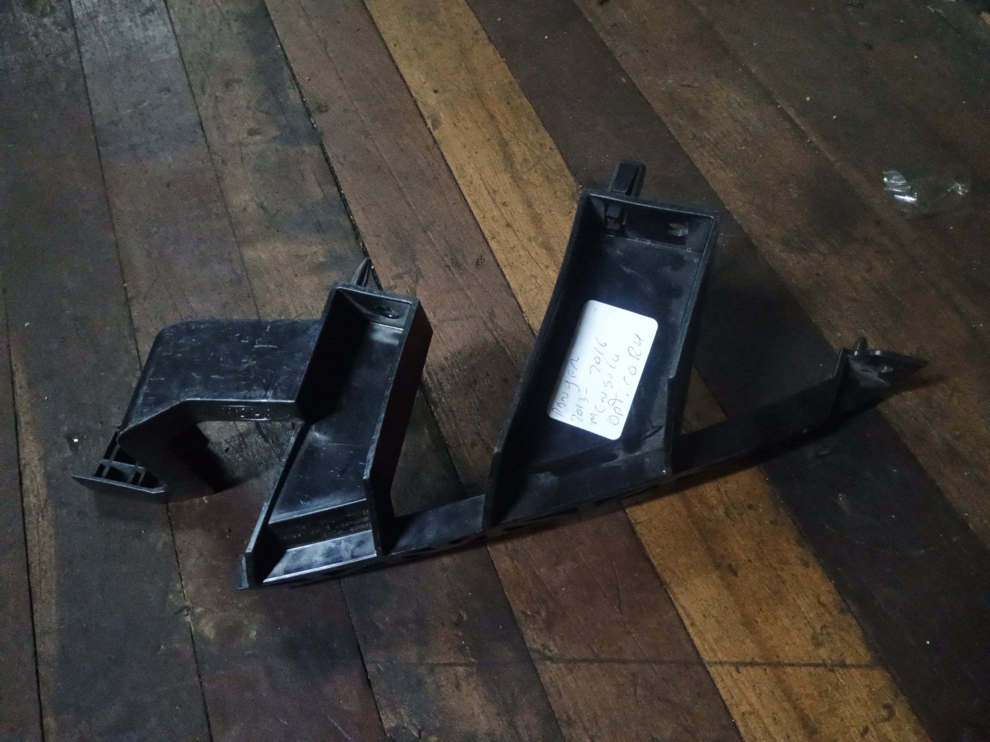 Mensula bajo optico derecho ford ranger 2013 2014 2015 2016 2017 2018 2019 2020