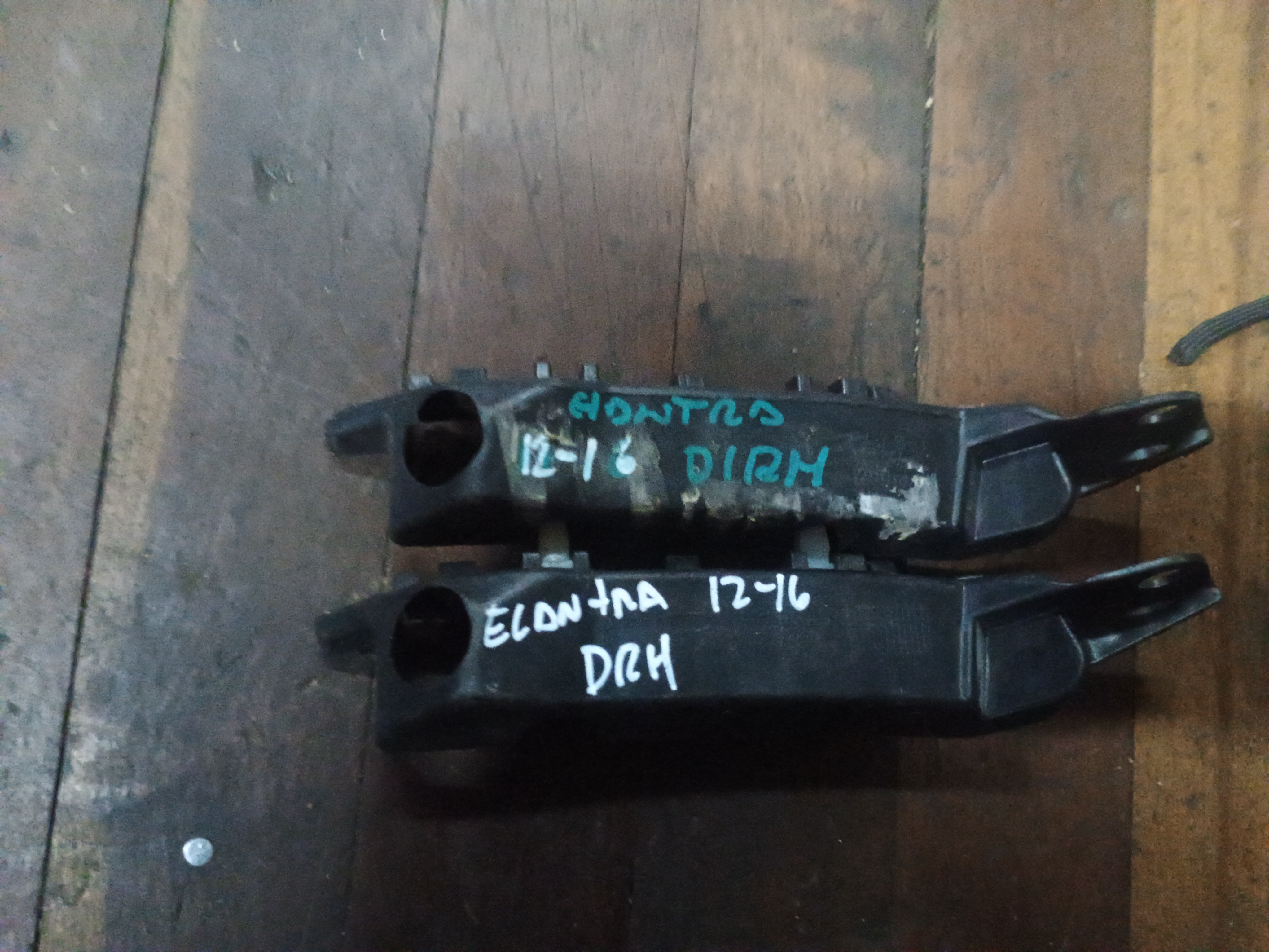 Mensula de tapabarro derecho hyundai elantra 2013 2014 2015 2016