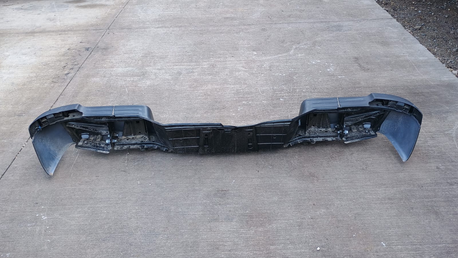 Parachoque trasero toyota hilux 2016 2017 2018 2019 2020 2021 2022 2023 2024