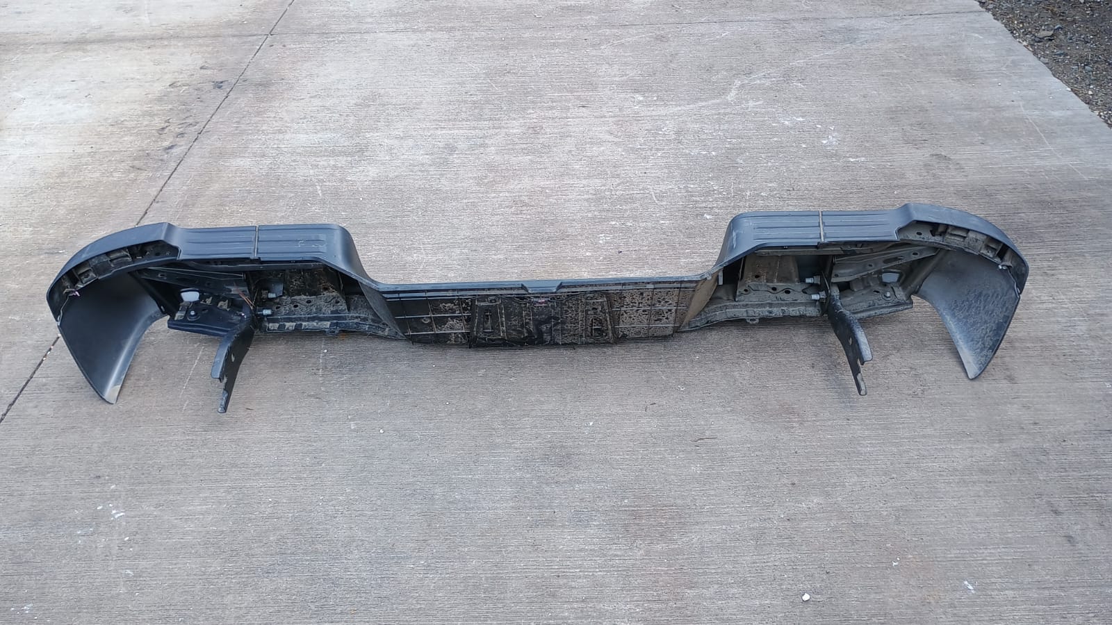 Parachoque trasero toyota hilux 2016 2017 2018 2019 2020 2021 2022 2023 2024
