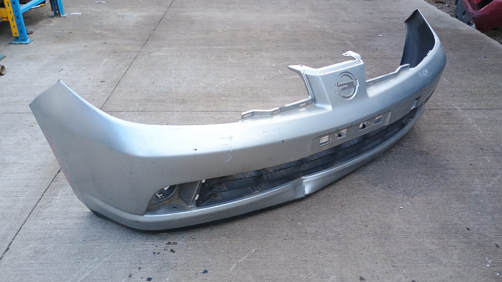 Parachoque delantero nissan tiida 2004 2005 2006 2007 2008 2009