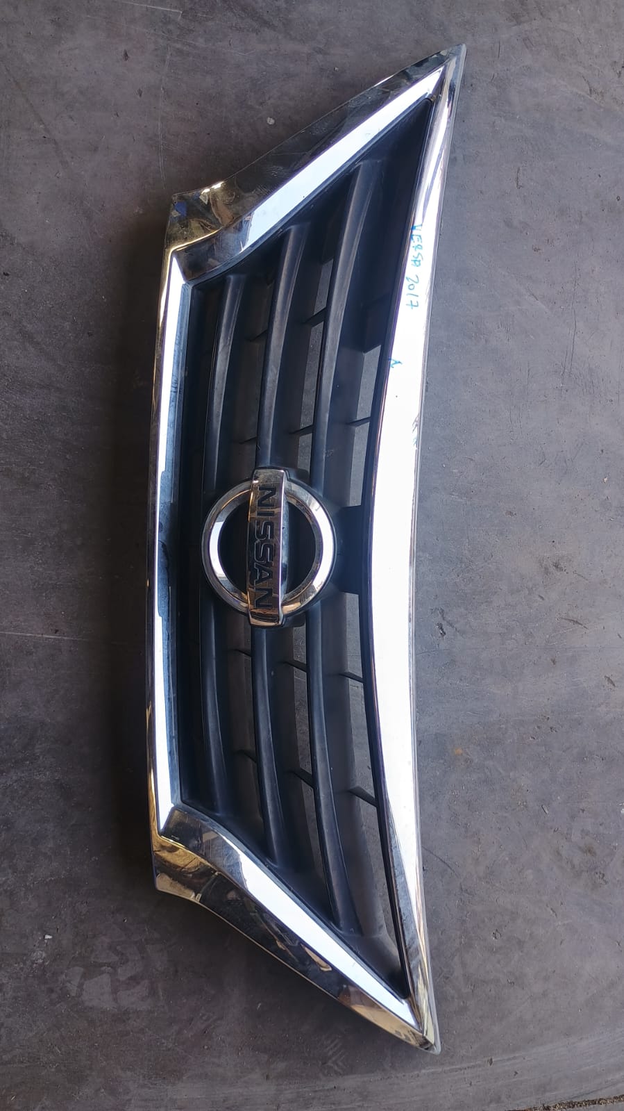 Mascara nissan versa