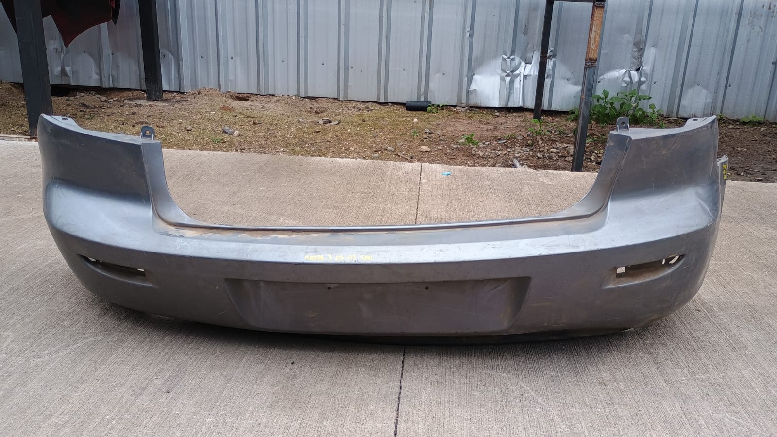 Parachoque trasero mazda 3 2003 2004 2005