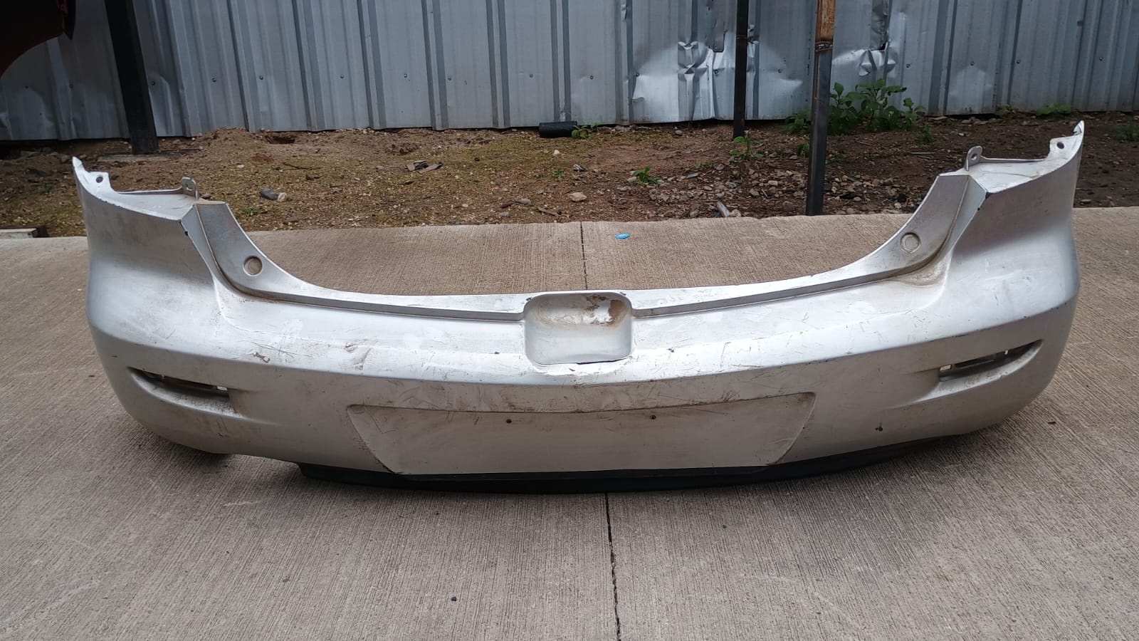 Parachoque trasero mazda 3 2003 2004 2005