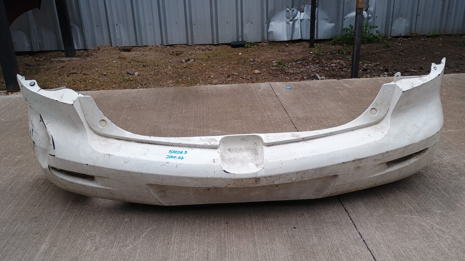 Parachoque trasero mazda 3 2003 2004 2005