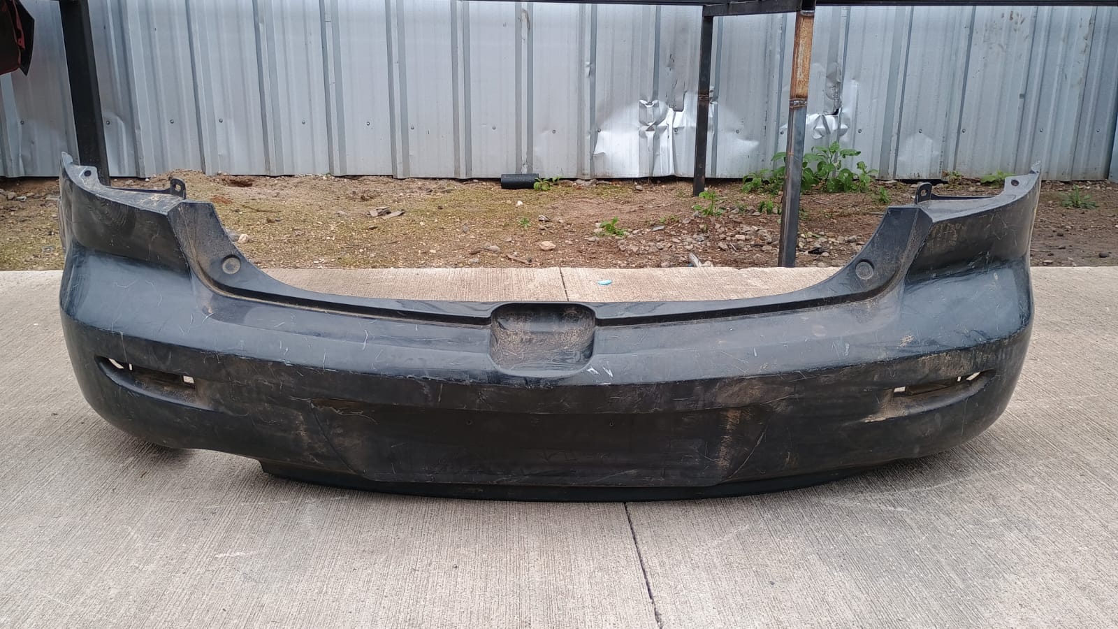 Parachoque trasero mazda 3 2003 2004 2005