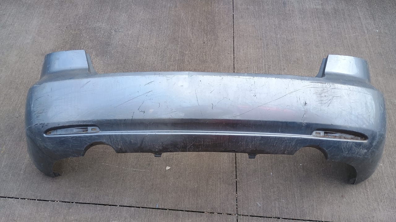 Parachoque trasero mazda 6 2003 2004 2005