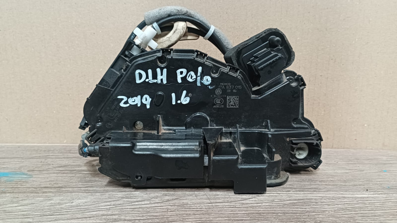 Chapa puerta delantera izquierda volkswagen polo