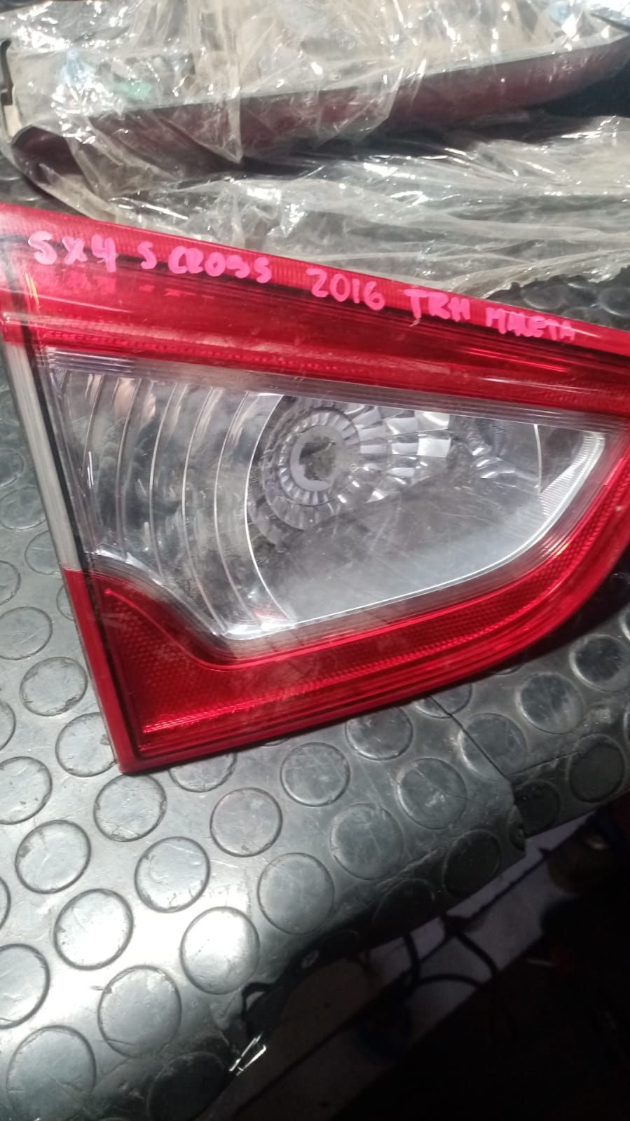 Foco maleta / portalon derecho suzuki s cross