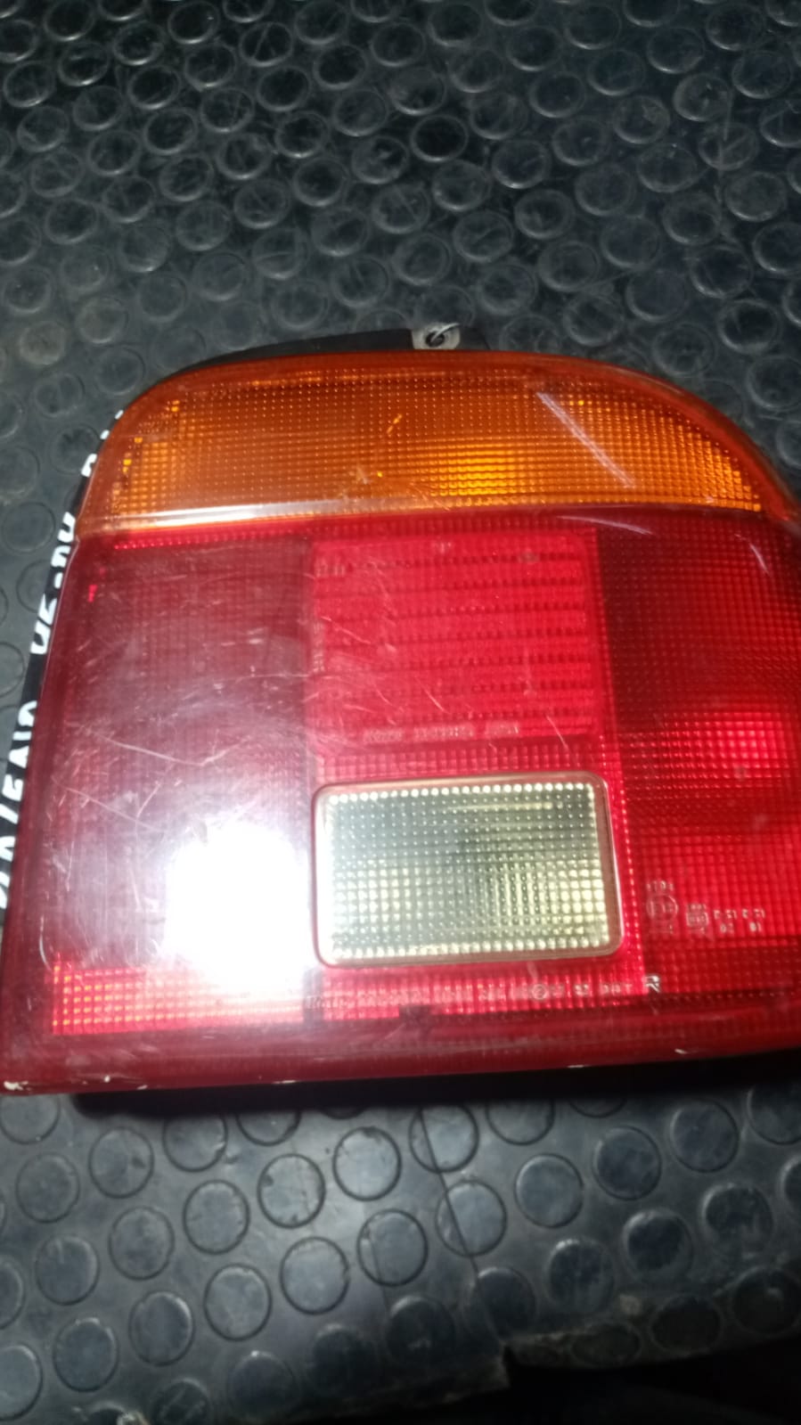 Foco trasero derecho suzuki baleno 1994 1995 1996 1997 1998 1999 2000