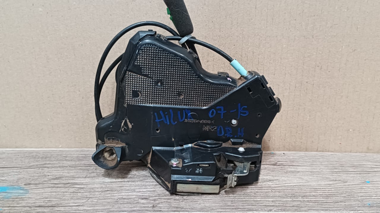 Chapa puerta delantera derecha toyota hilux