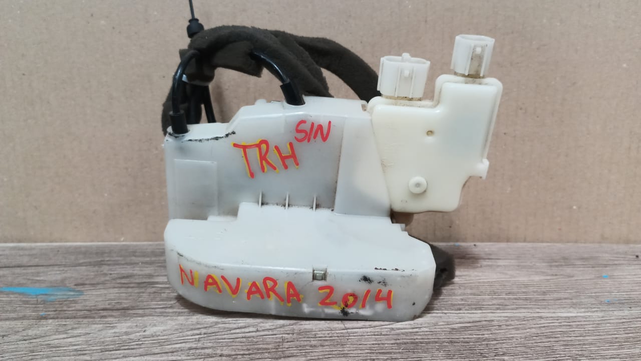 Chapa puerta trasera derecha nissan navara