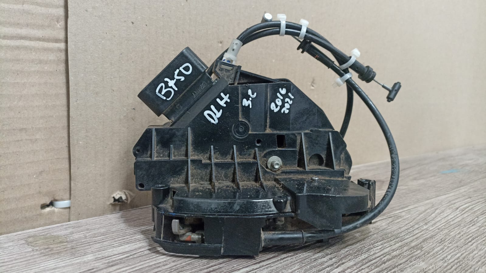 Chapa puerta delantera izquierda mazda bt50