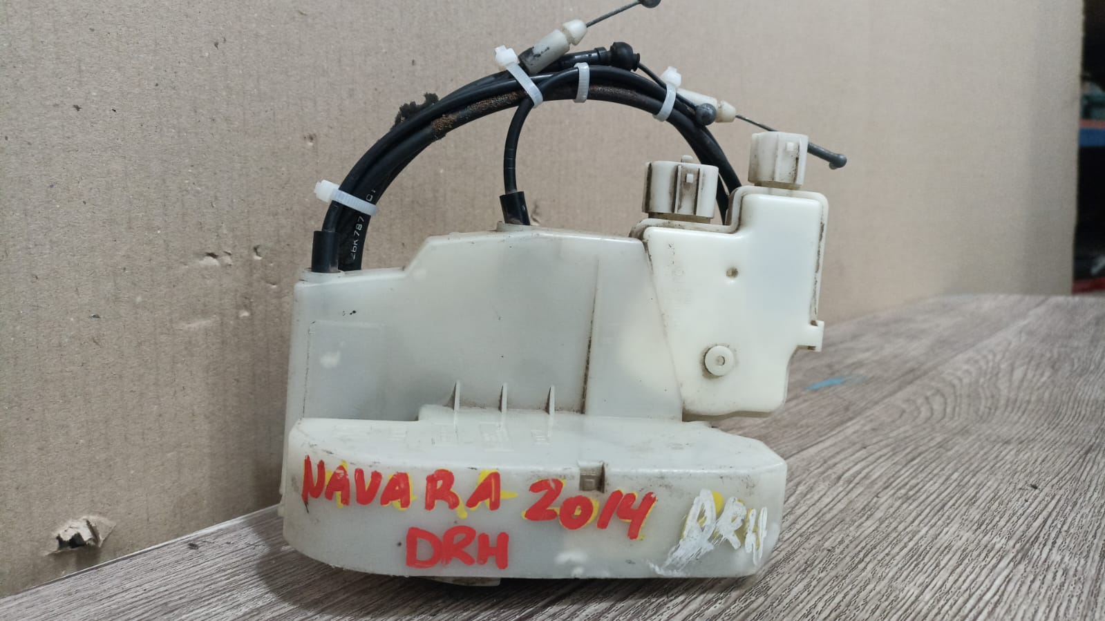 Chapa puerta delantera derecha nissan navara