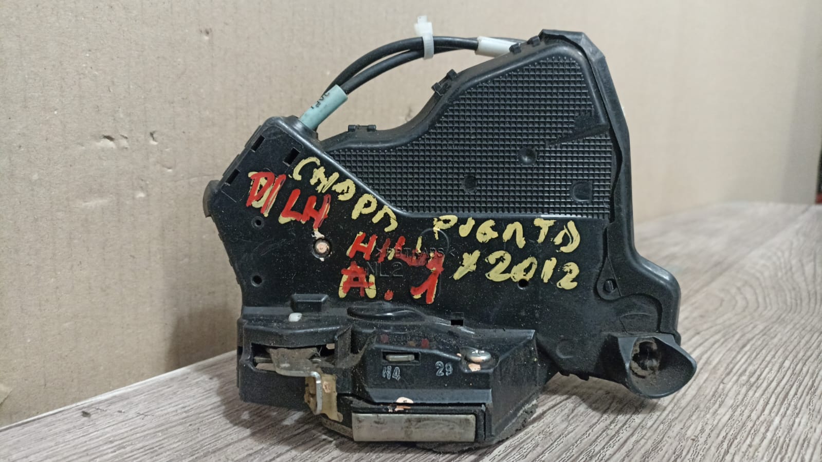 Chapa puerta delantera izquierda toyota hilux