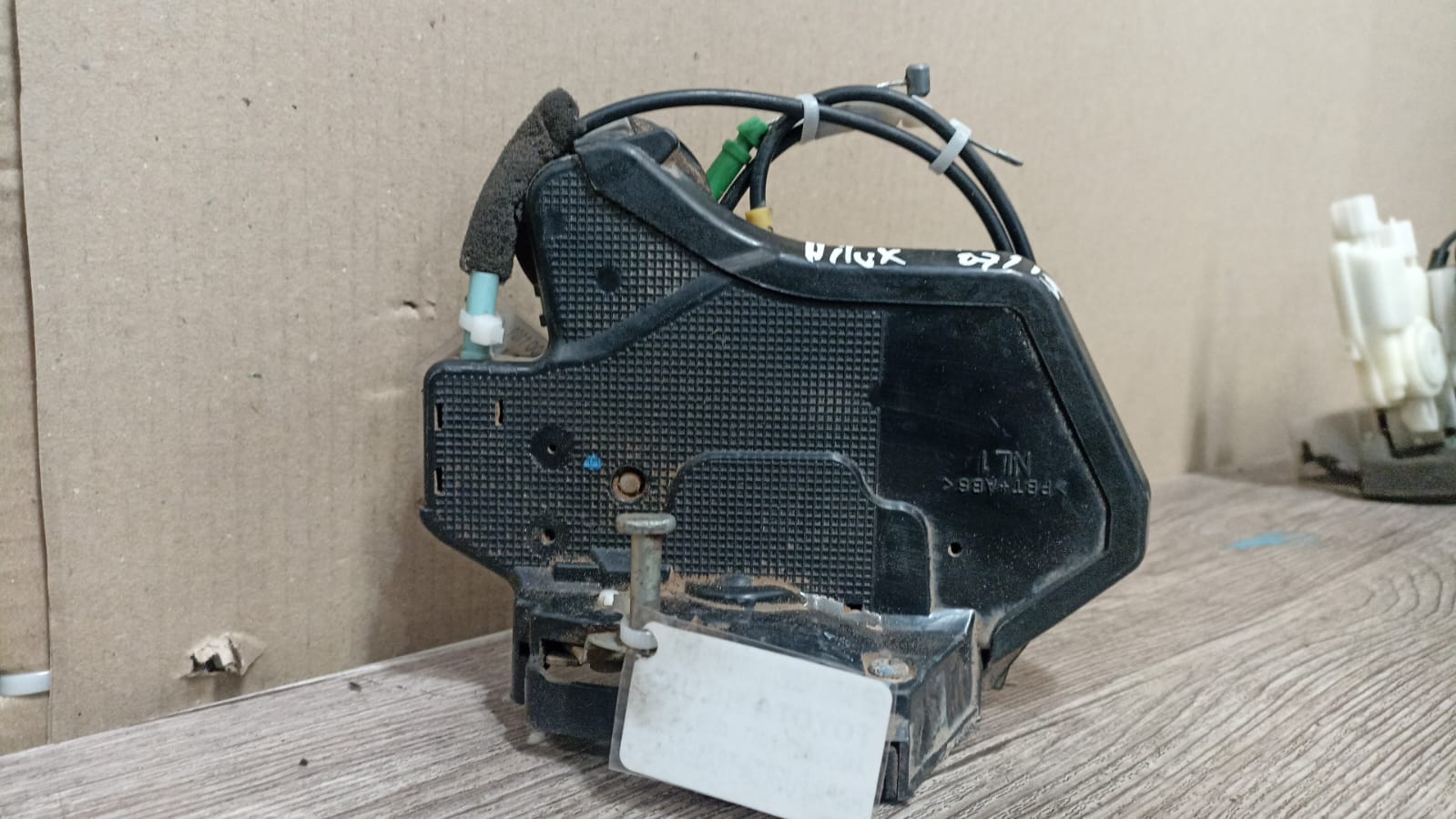 Chapa puerta trasera izquierda toyota hilux 2007 2008 2009 2010 2011 2012 2013 2014 2015