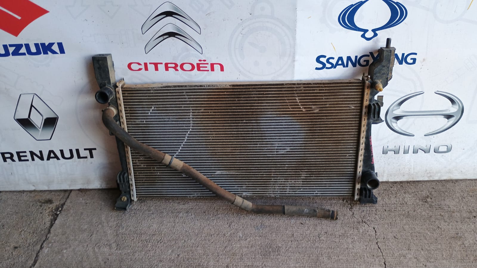 Radiador de agua ram v700 city