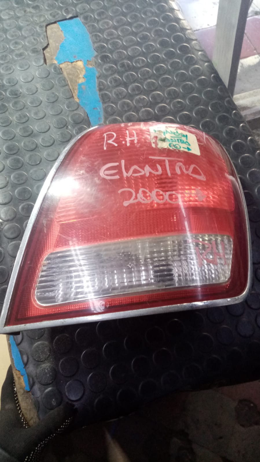 Foco trasero derecho hyundai elantra
