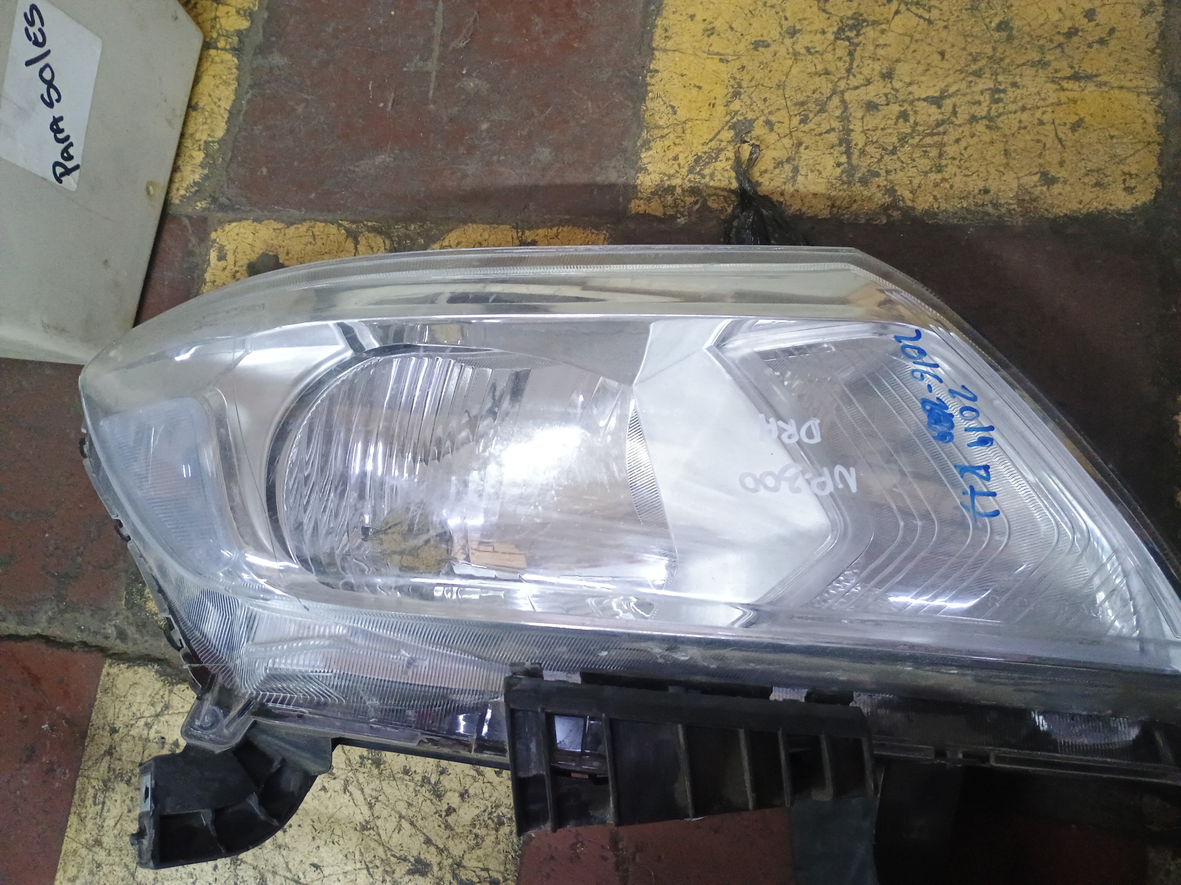 Optico derecho nissan np300 2015 2016 2017 2018 2019 2020