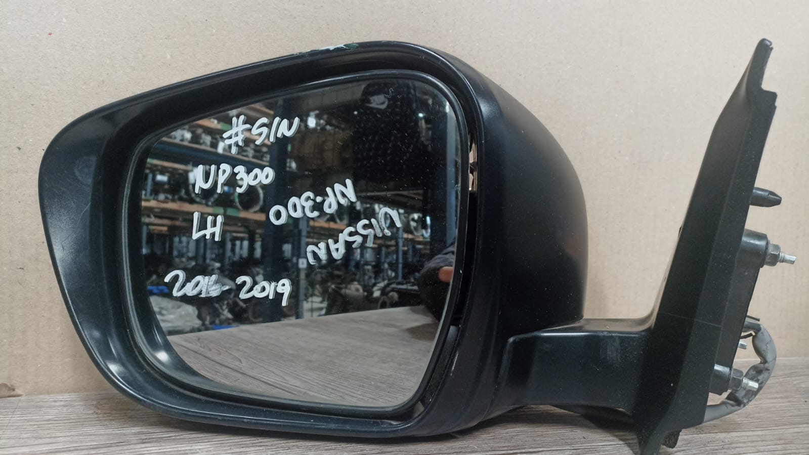 Espejo puerta izquierdo nissan np300