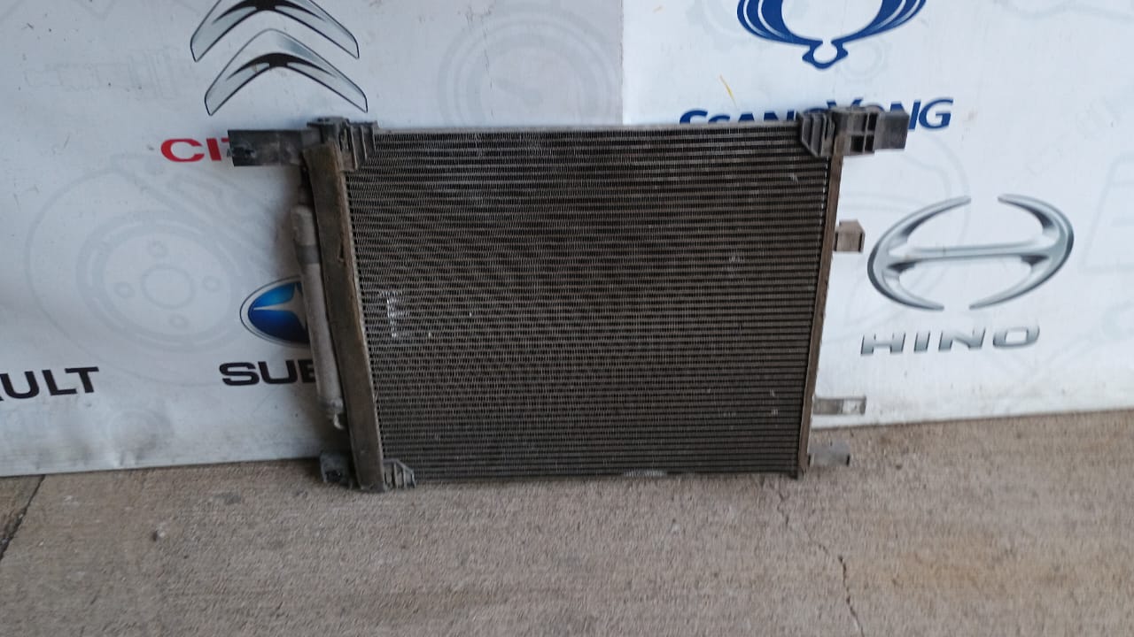 Radiador de aire nissan versa 2012 2013 2014 2015 2016