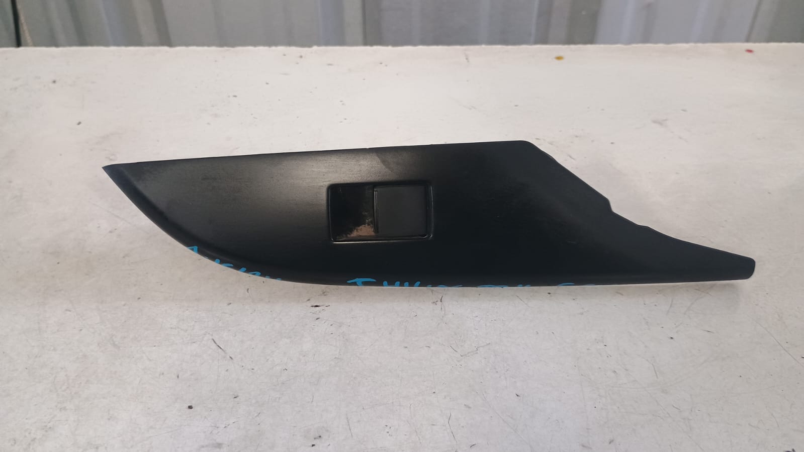 Boton alzavidrio unitario trasero derecho toyota hilux