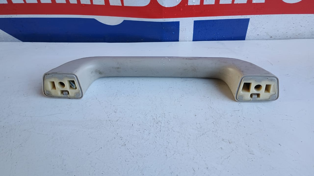 Manilla de pilar central mitsubishi l200 2020 2021 2022 2023 2024