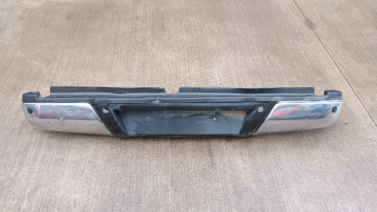 Parachoque trasero nissan np300 2015 2016 2017 2018 2019 2020 2021