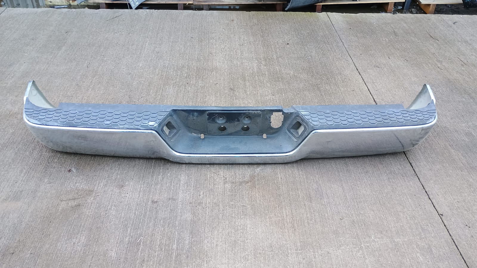 Parachoque trasero dodge ram 1500 2013 2014 2015 2016 2017 2018