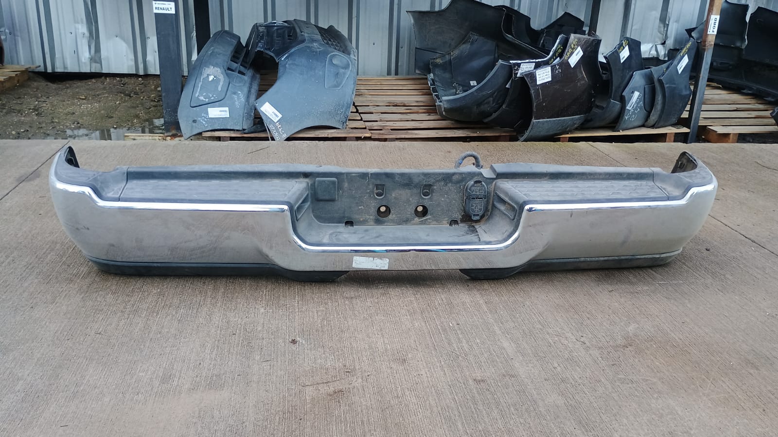 Parachoque trasero dodge ram 2500 2021 2022 2023