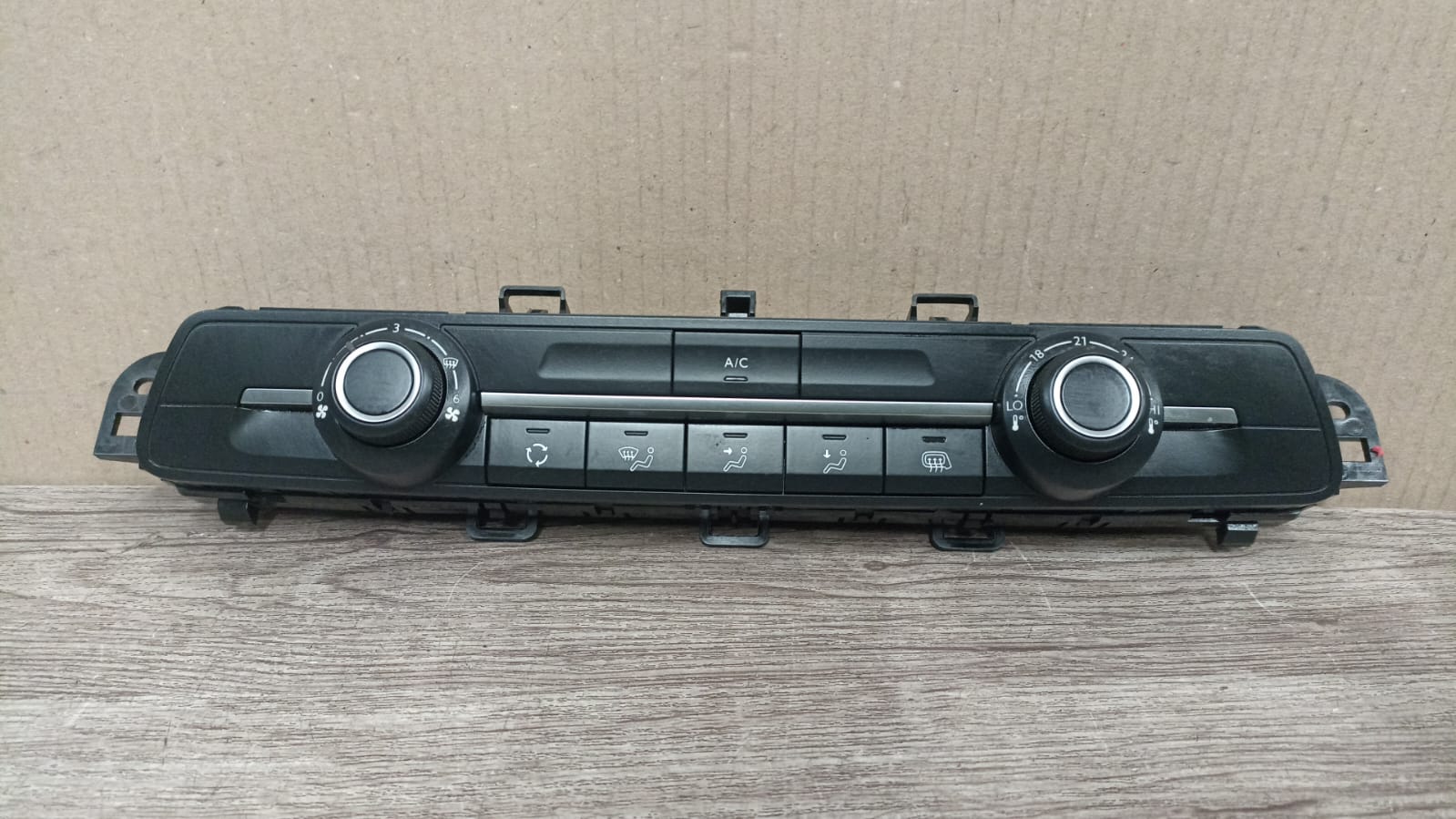 Comando de calefaccion delantero peugeot partner