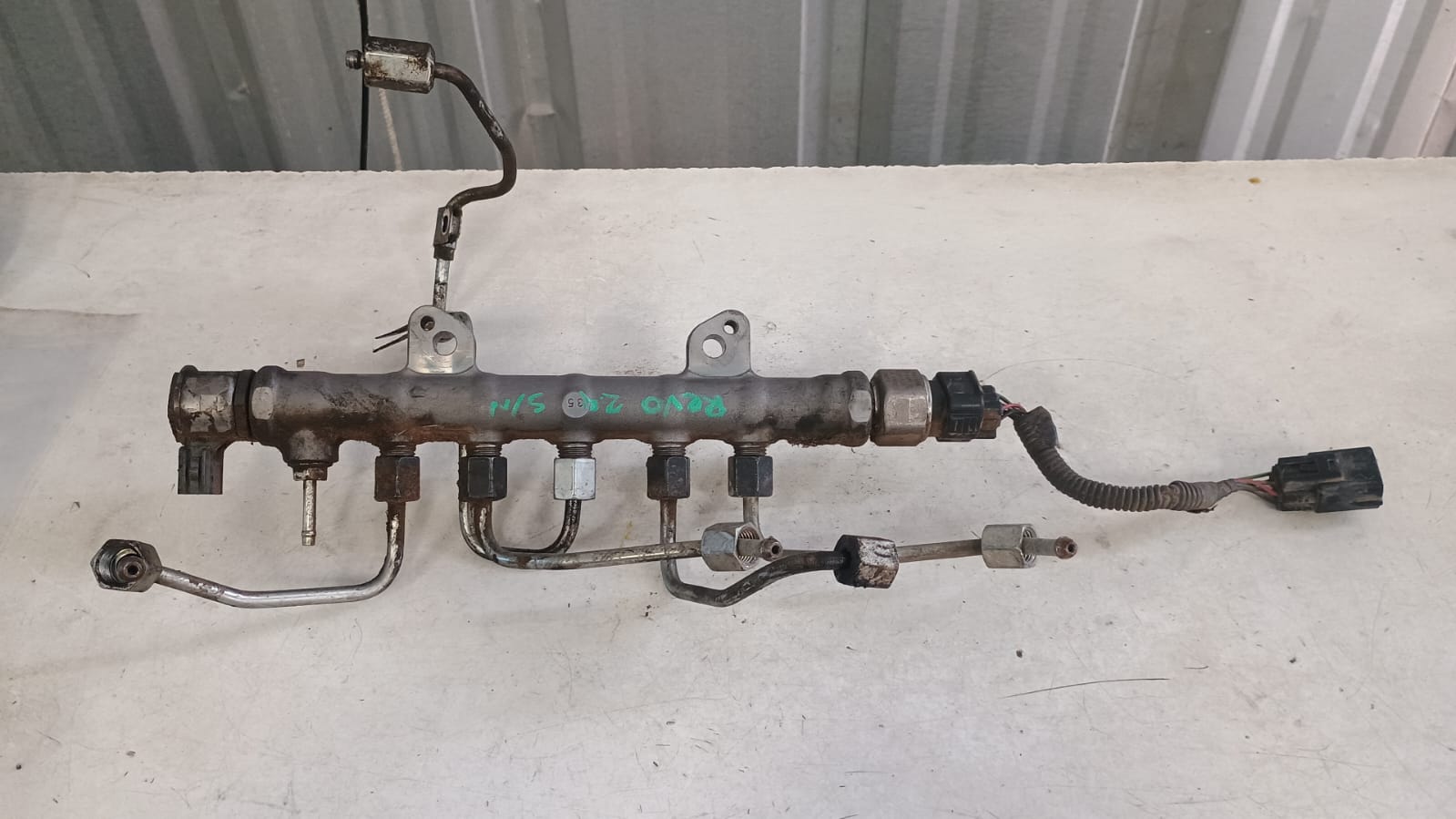 Riel de inyeccion diesel con bulbo toyota hilux 2016 2017 2018 2019