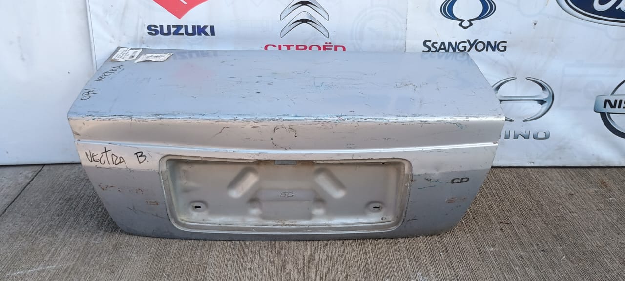 Tapa maleta / portalon chevrolet vectra 1999 2000 2001