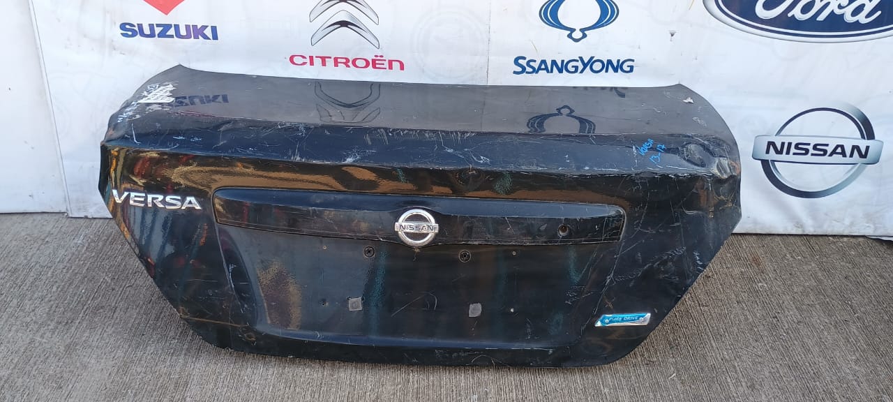 Tapa maleta / portalon nissan versa 2012 2013 2014 2015 2016 2017 2018 2019