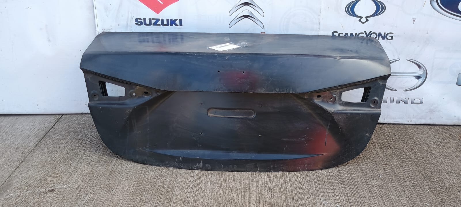 Tapa maleta / portalon mazda 3 2015 2016 2017 2018 2019