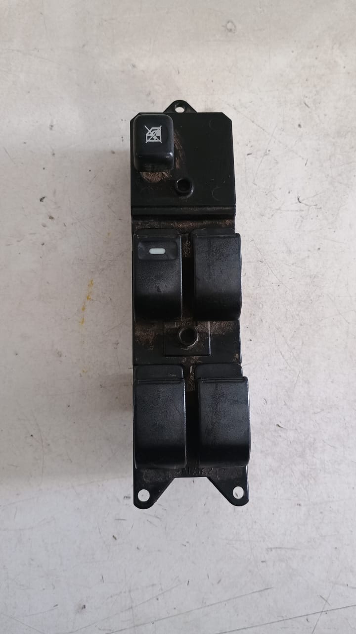 Botonera alzavidrio delantera izquierda principal mitsubishi l200