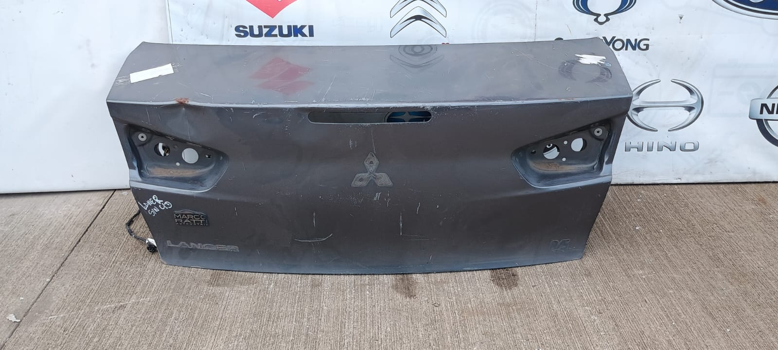 Tapa maleta / portalon mitsubishi lancer 2008 2009 2010 2011 2012 2013 2014 2015 2016