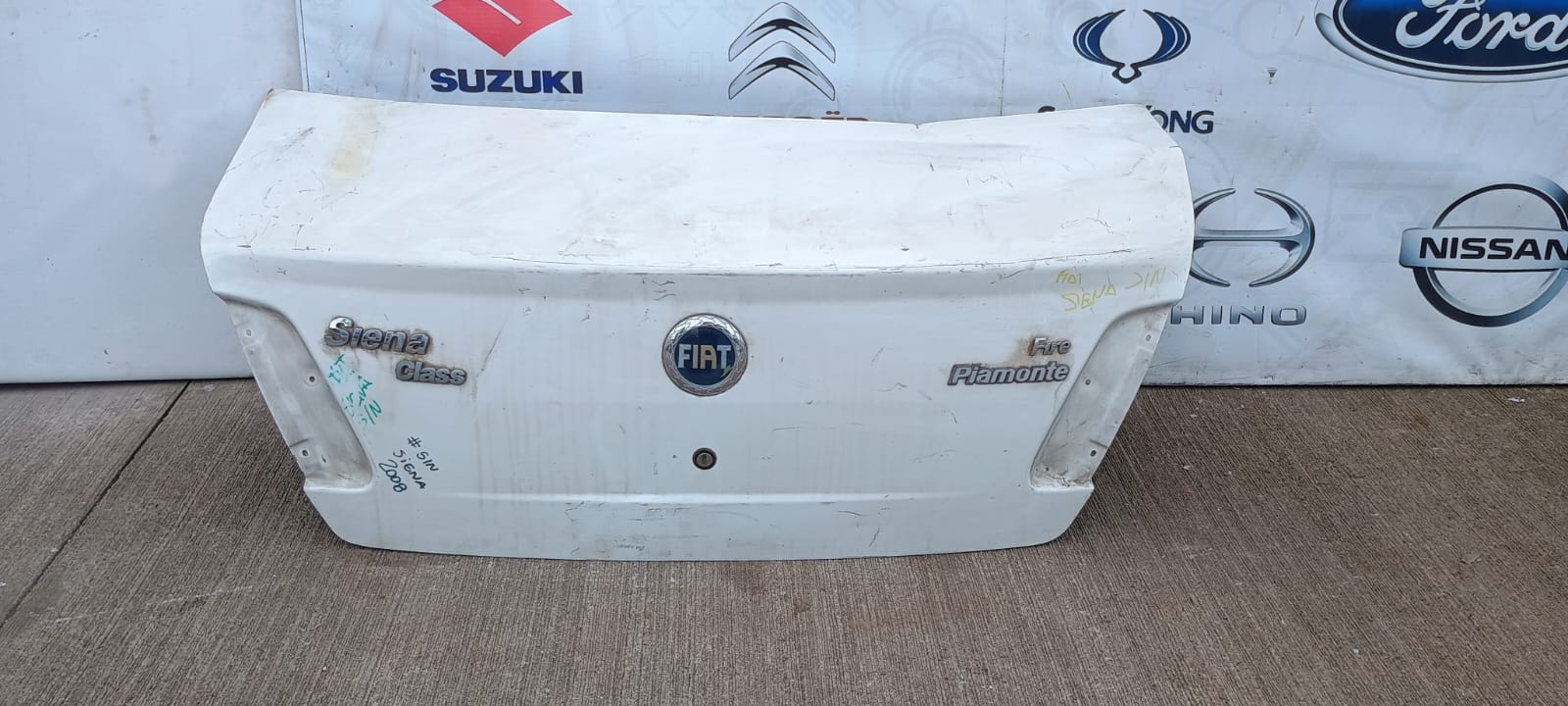 Tapa maleta / portalon fiat siena