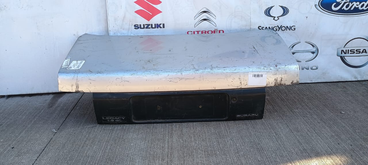 Tapa maleta / portalon subaru legacy 1992 1993 1994